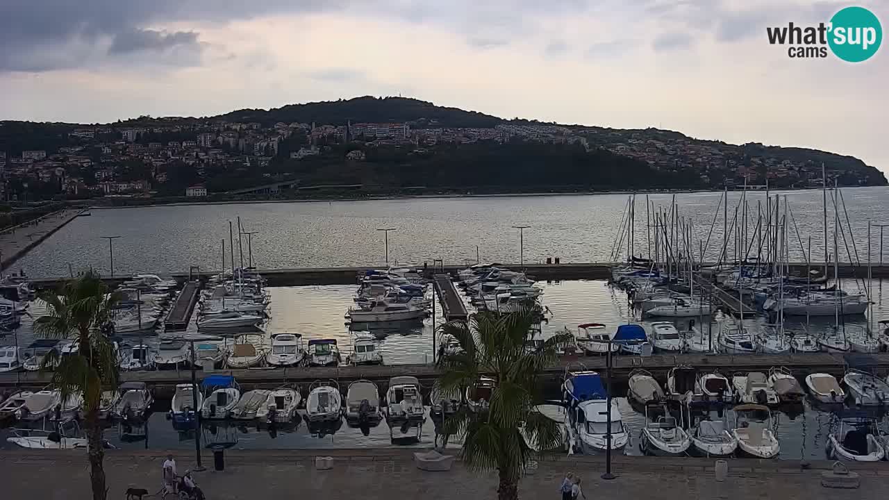 Webcam Koper – Panorama des Jachthafens und der Promenade vom Hotel Grand Koper