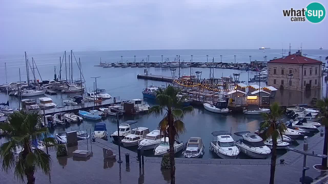 Spletna kamera Koper – Panorama na marino in promenado s Hotela Grand Koper