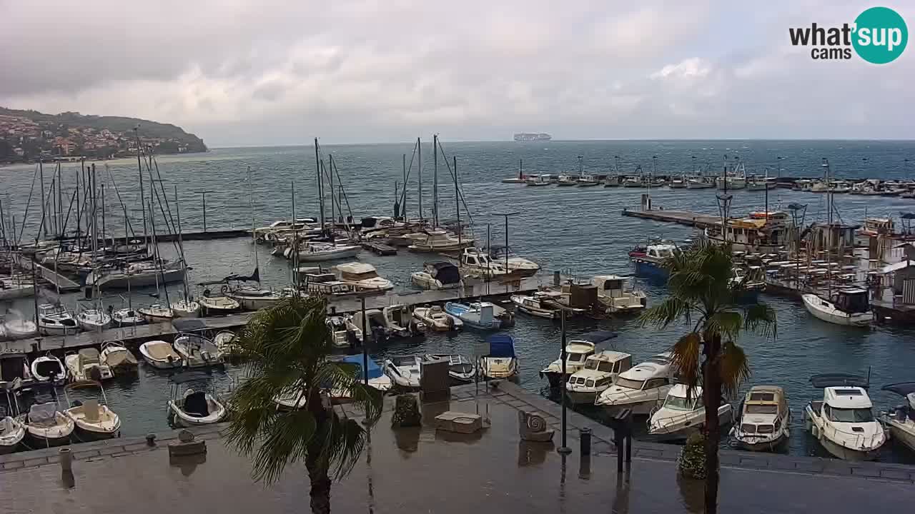 Webcam Koper – Panorama des Jachthafens und der Promenade vom Hotel Grand Koper