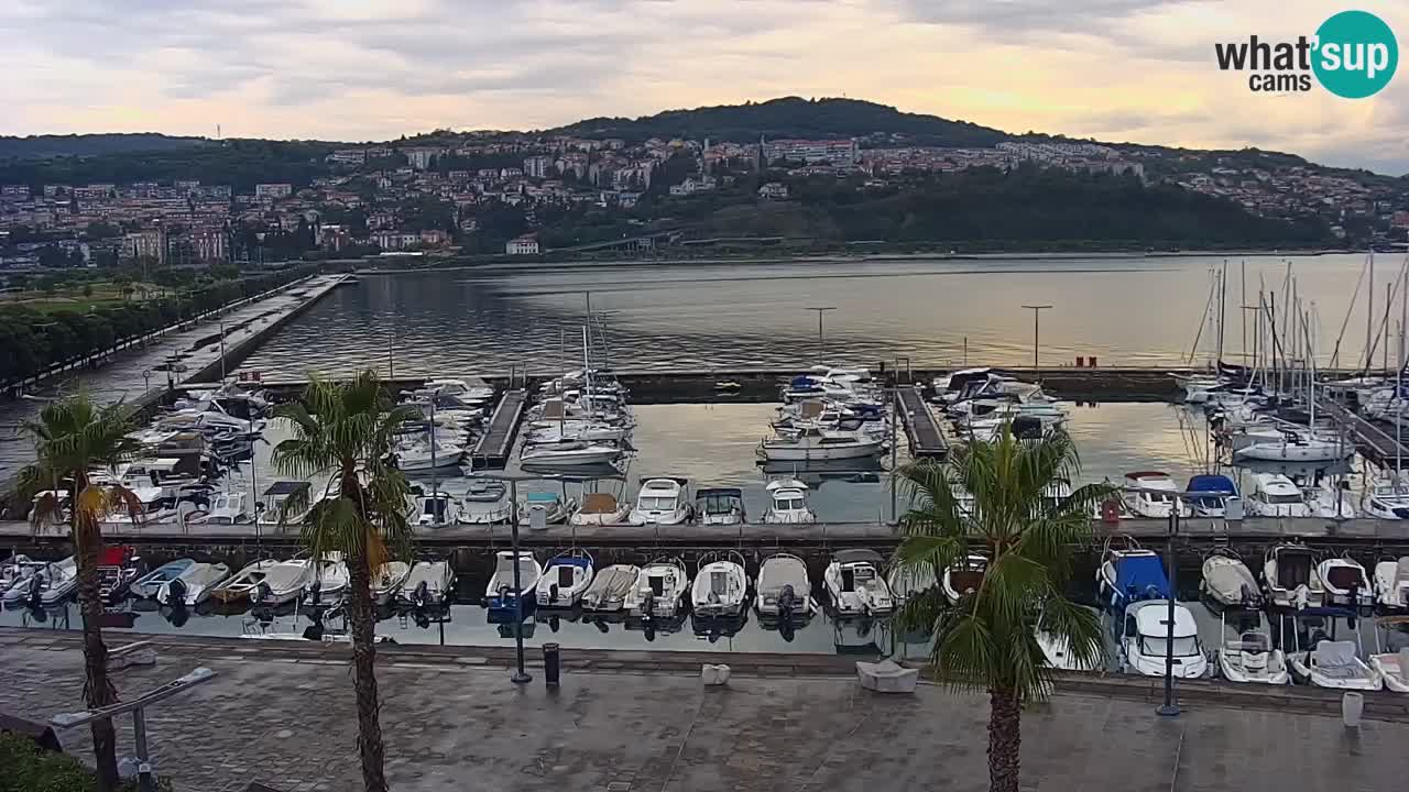 Spletna kamera Koper – Panorama na marino in promenado s Hotela Grand Koper