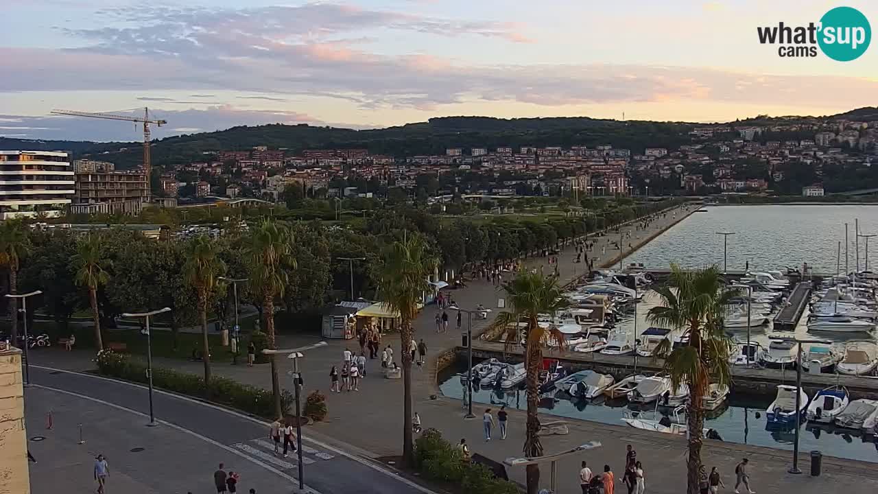 Webcam Koper – Panorama des Jachthafens und der Promenade vom Hotel Grand Koper