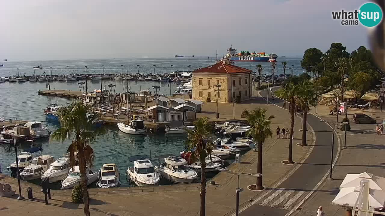 Webcam Koper – Panorama des Jachthafens und der Promenade vom Hotel Grand Koper