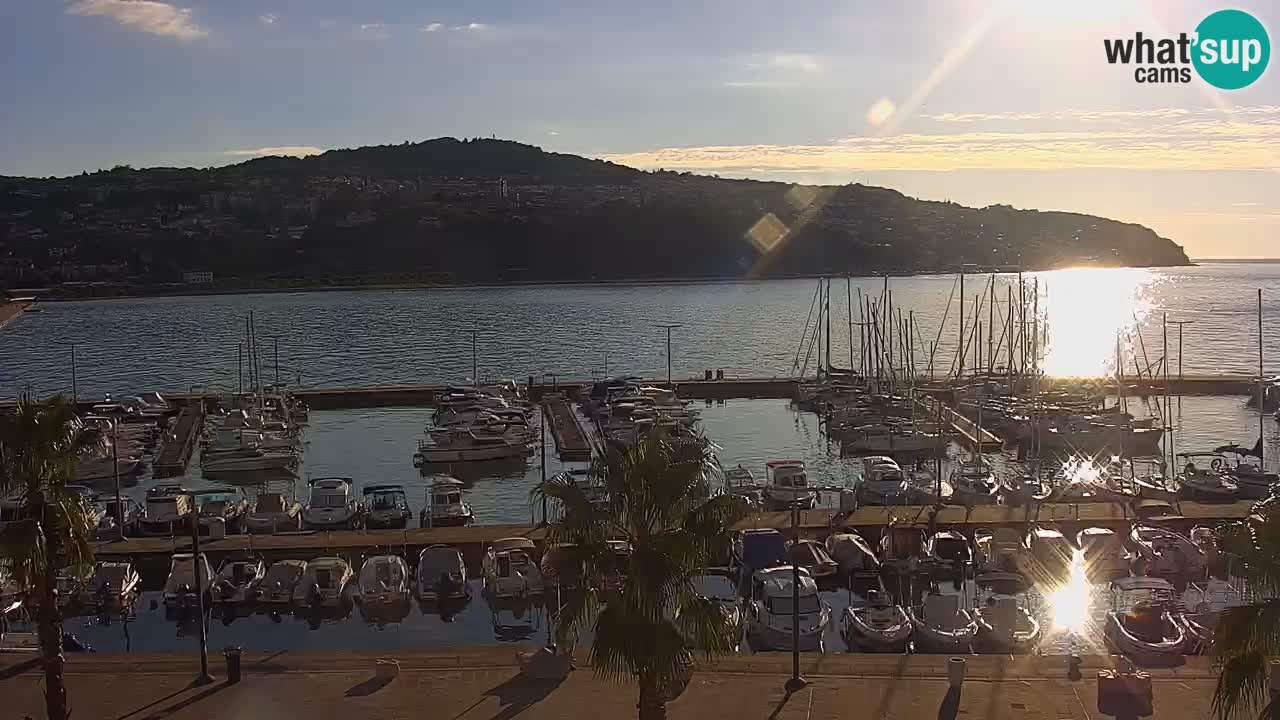 Webcam Koper – Panorama des Jachthafens und der Promenade vom Hotel Grand Koper