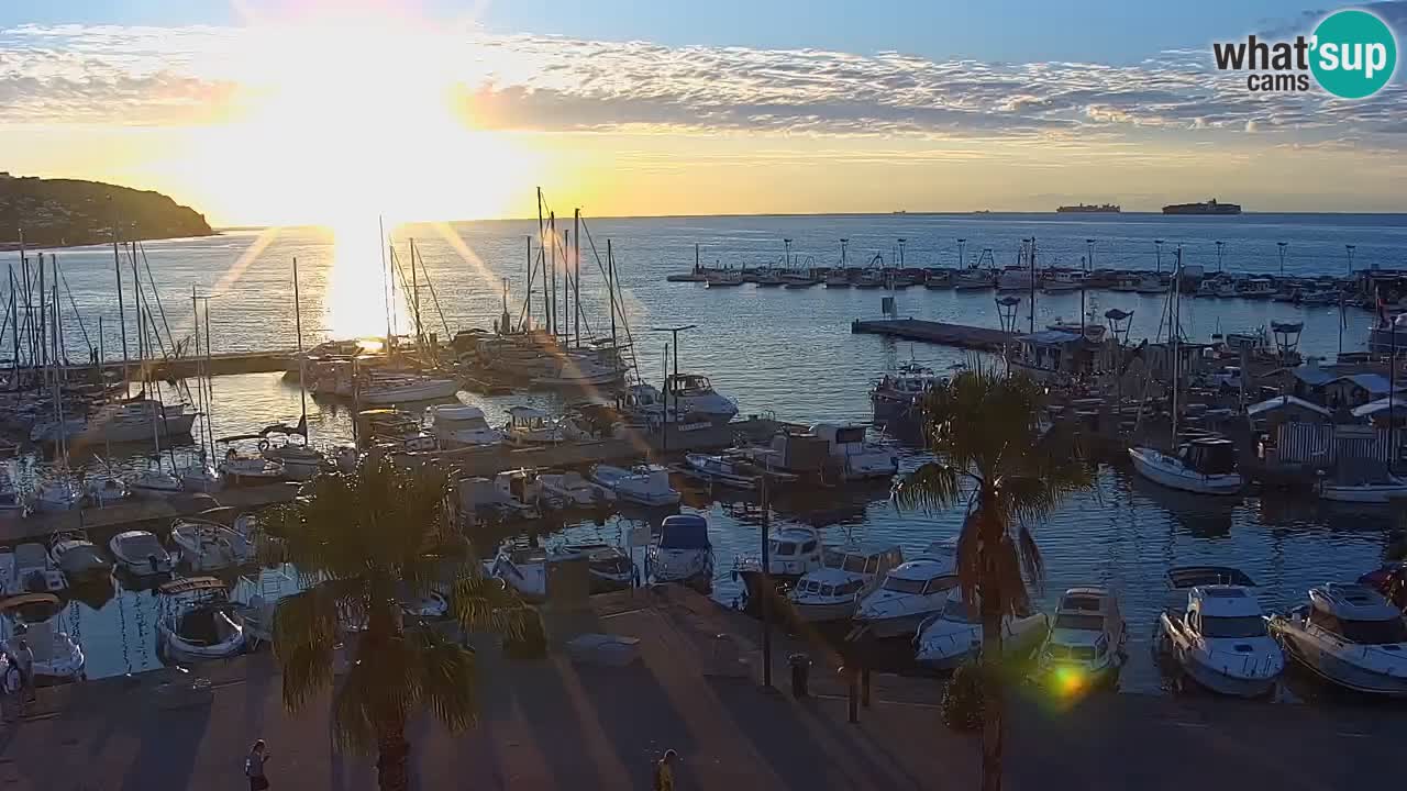 Spletna kamera Koper – Panorama na marino in promenado s Hotela Grand Koper