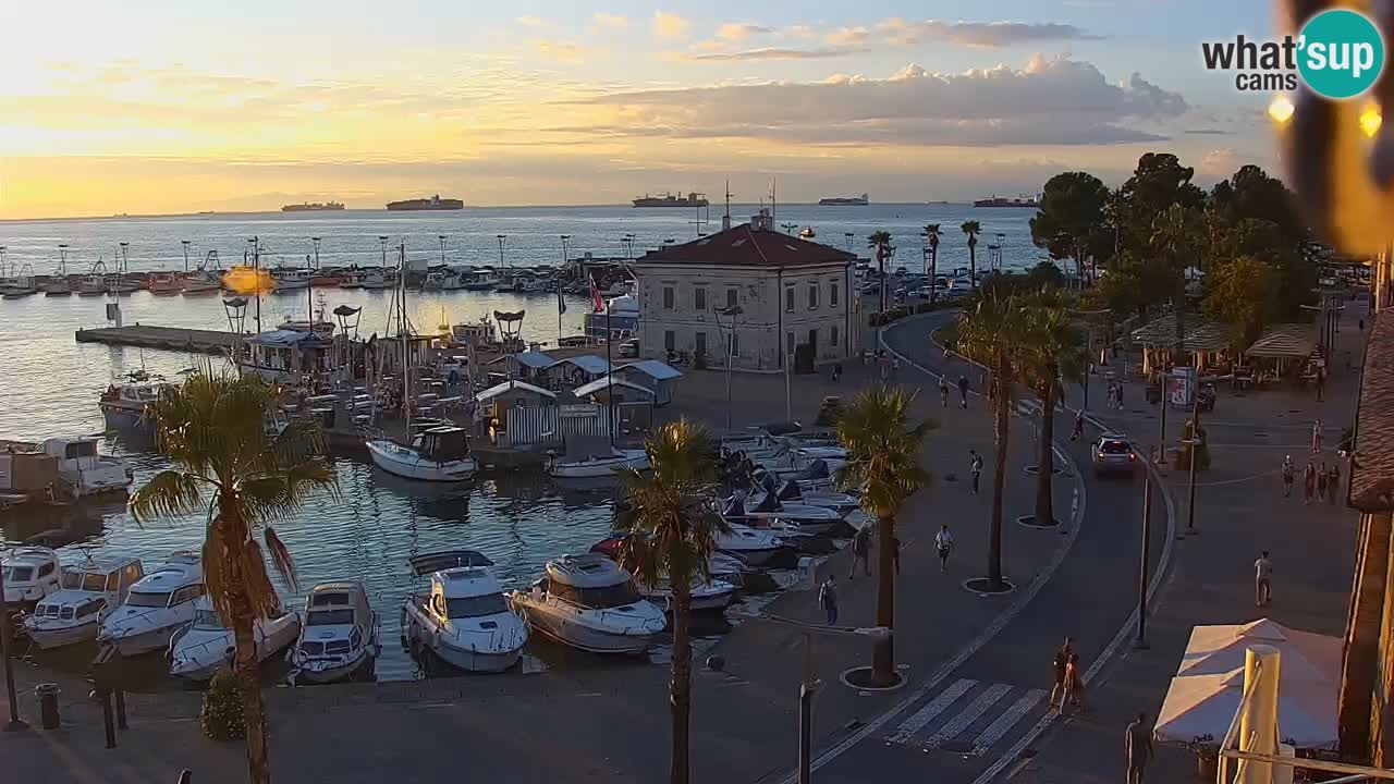 Spletna kamera Koper – Panorama na marino in promenado s Hotela Grand Koper
