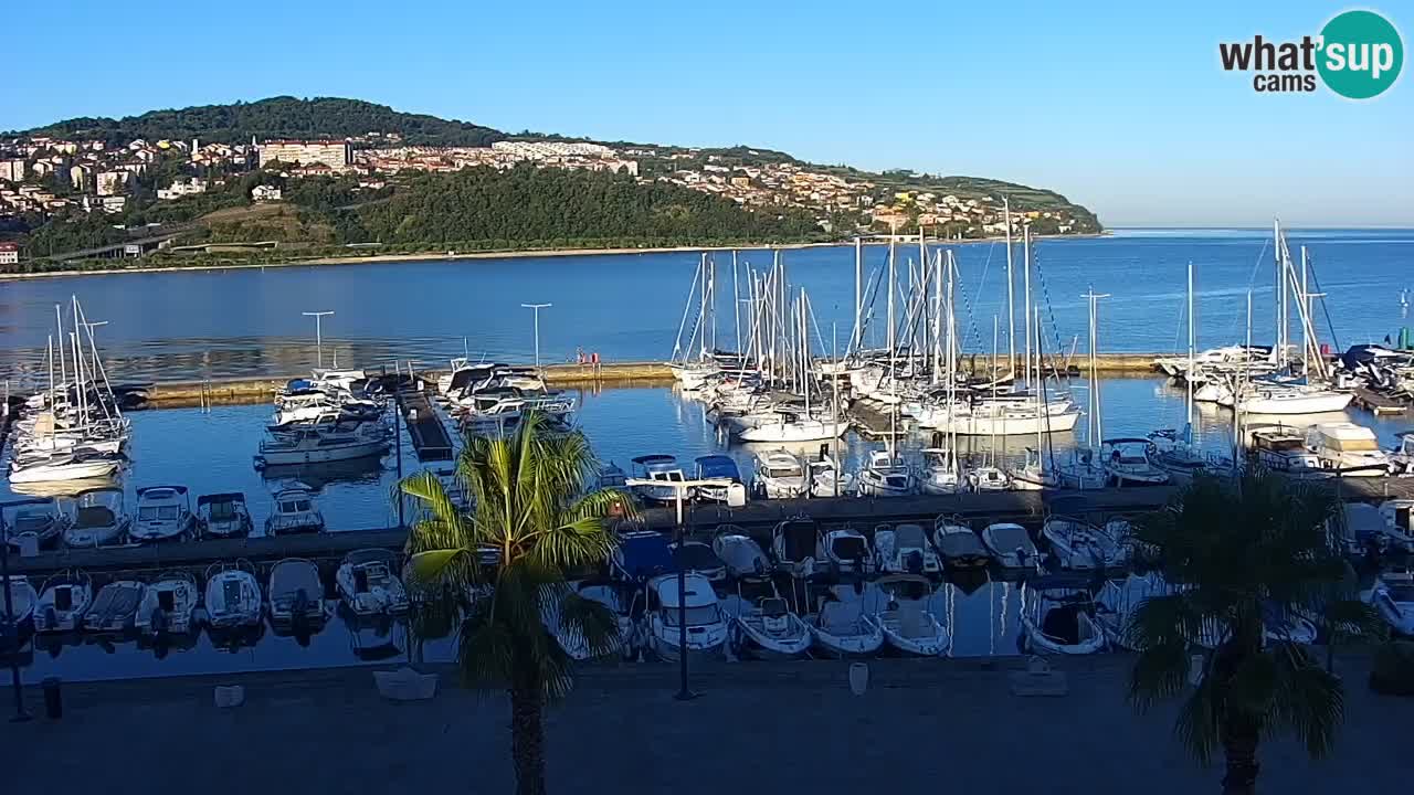 Webcam Koper – Panorama des Jachthafens und der Promenade vom Hotel Grand Koper