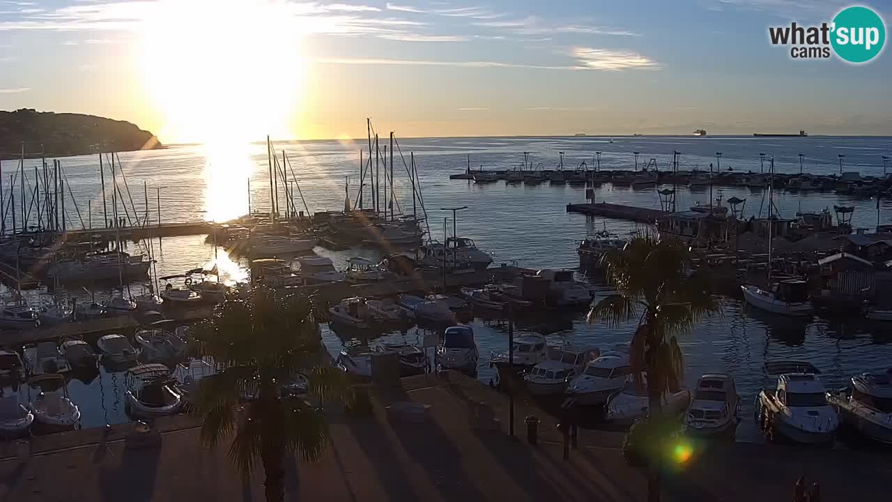 Spletna kamera Koper – Panorama na marino in promenado s Hotela Grand Koper