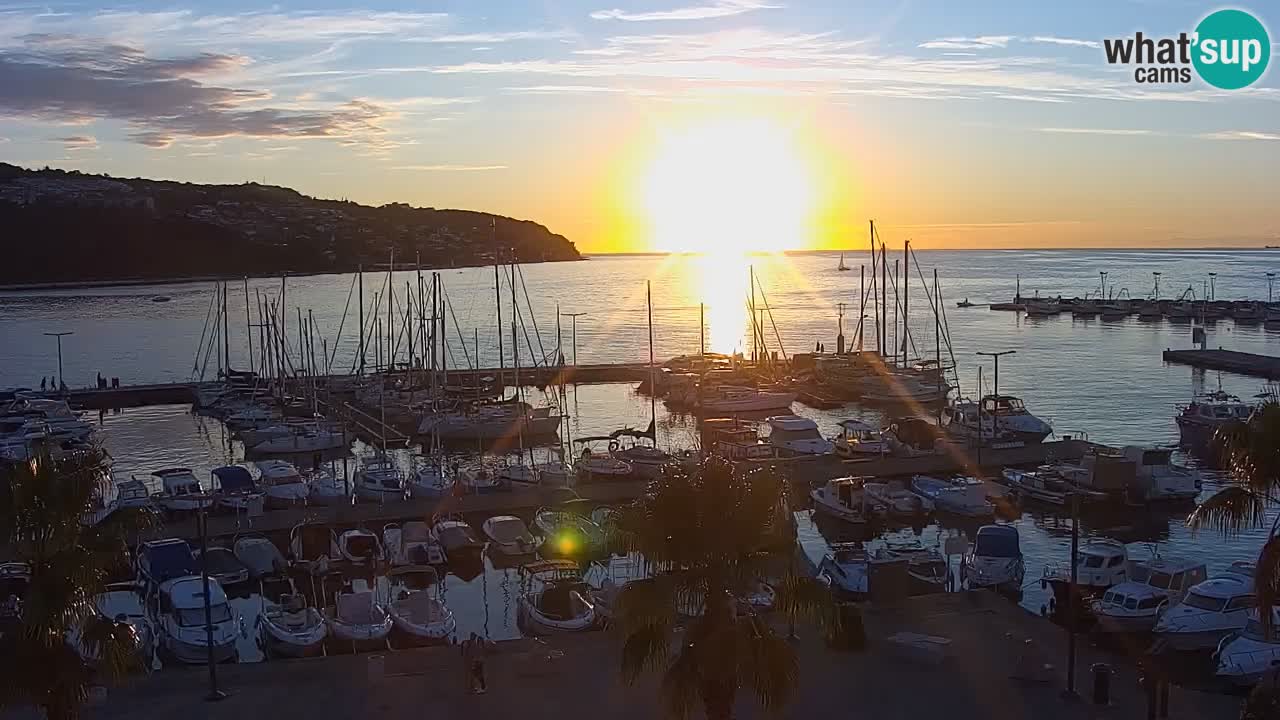 Webcam Koper – Panorama des Jachthafens und der Promenade vom Hotel Grand Koper