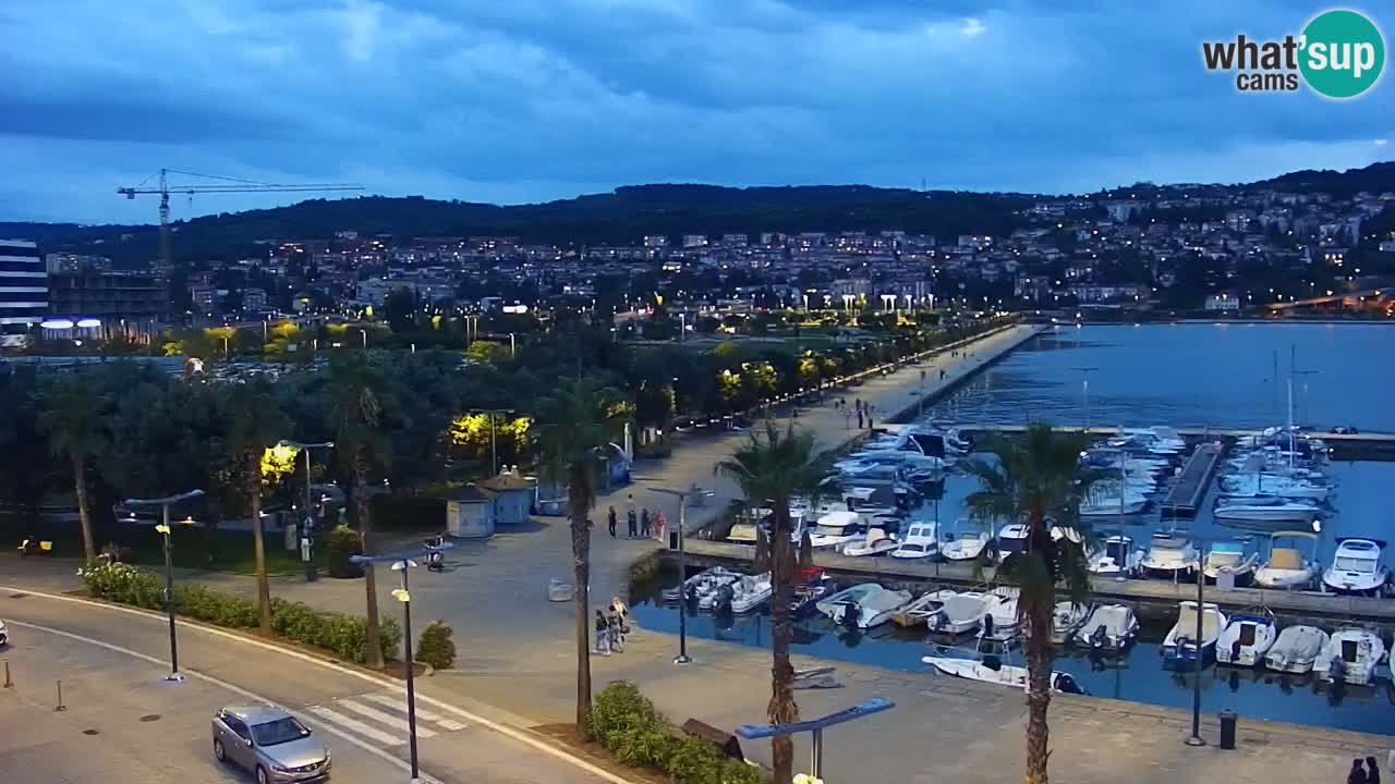 Spletna kamera Koper – Panorama na marino in promenado s Hotela Grand Koper