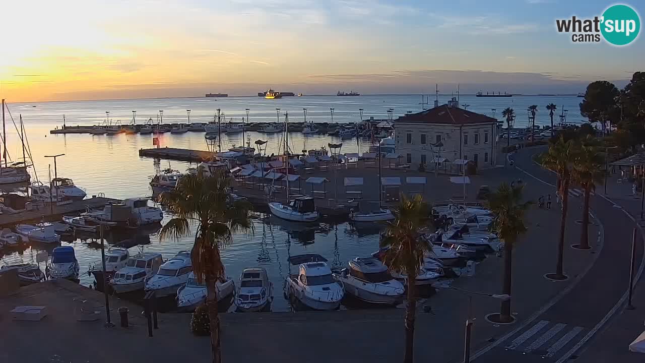 Webcam Koper – Panorama des Jachthafens und der Promenade vom Hotel Grand Koper