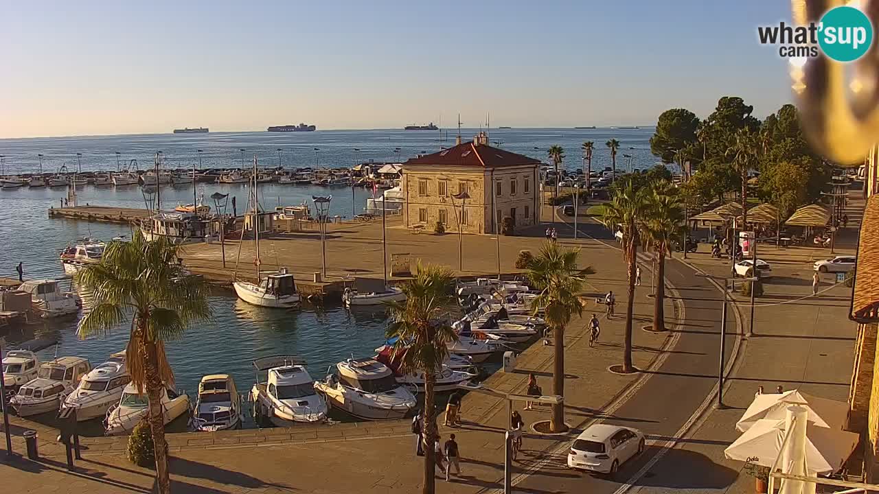 Webcam Koper – Panorama des Jachthafens und der Promenade vom Hotel Grand Koper