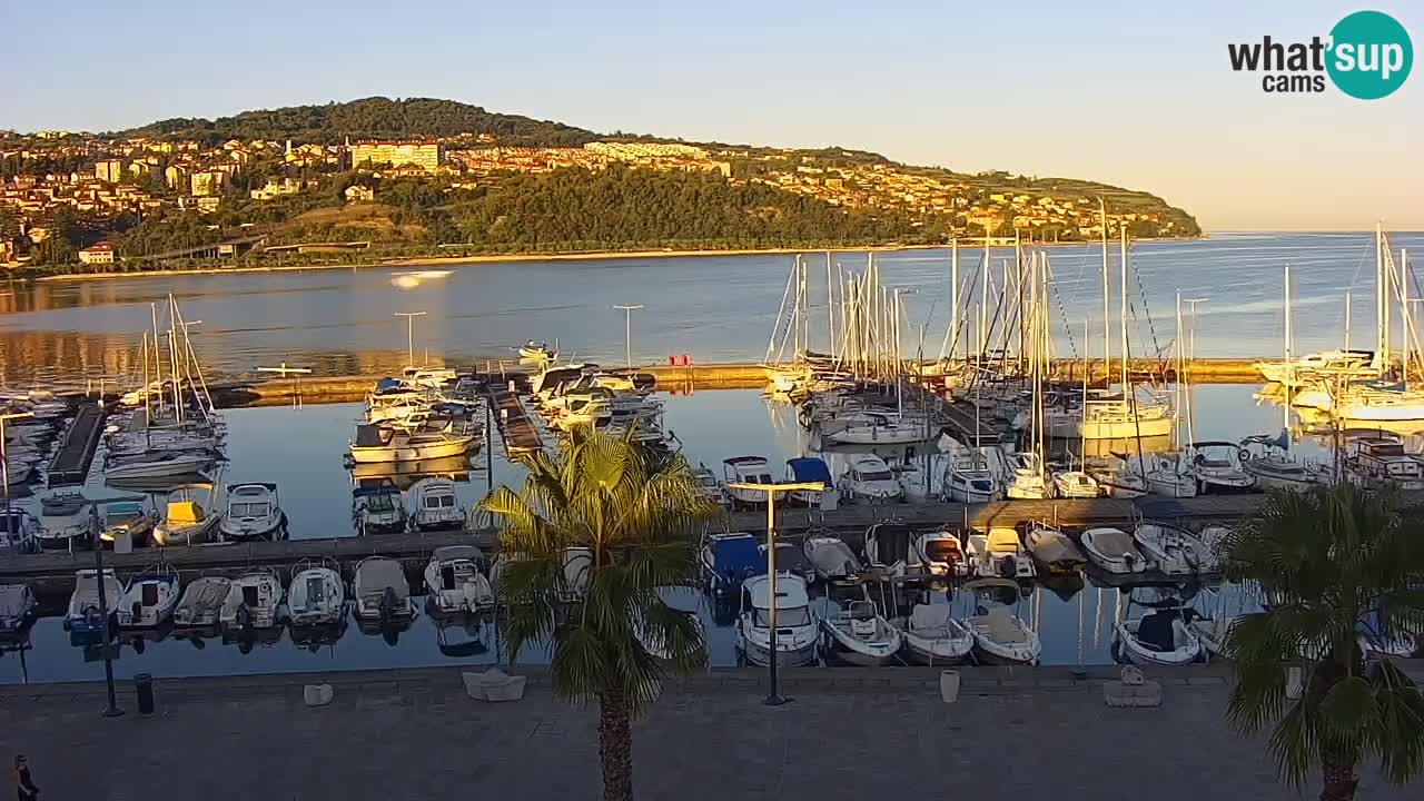 Webcam Koper – Panorama des Jachthafens und der Promenade vom Hotel Grand Koper