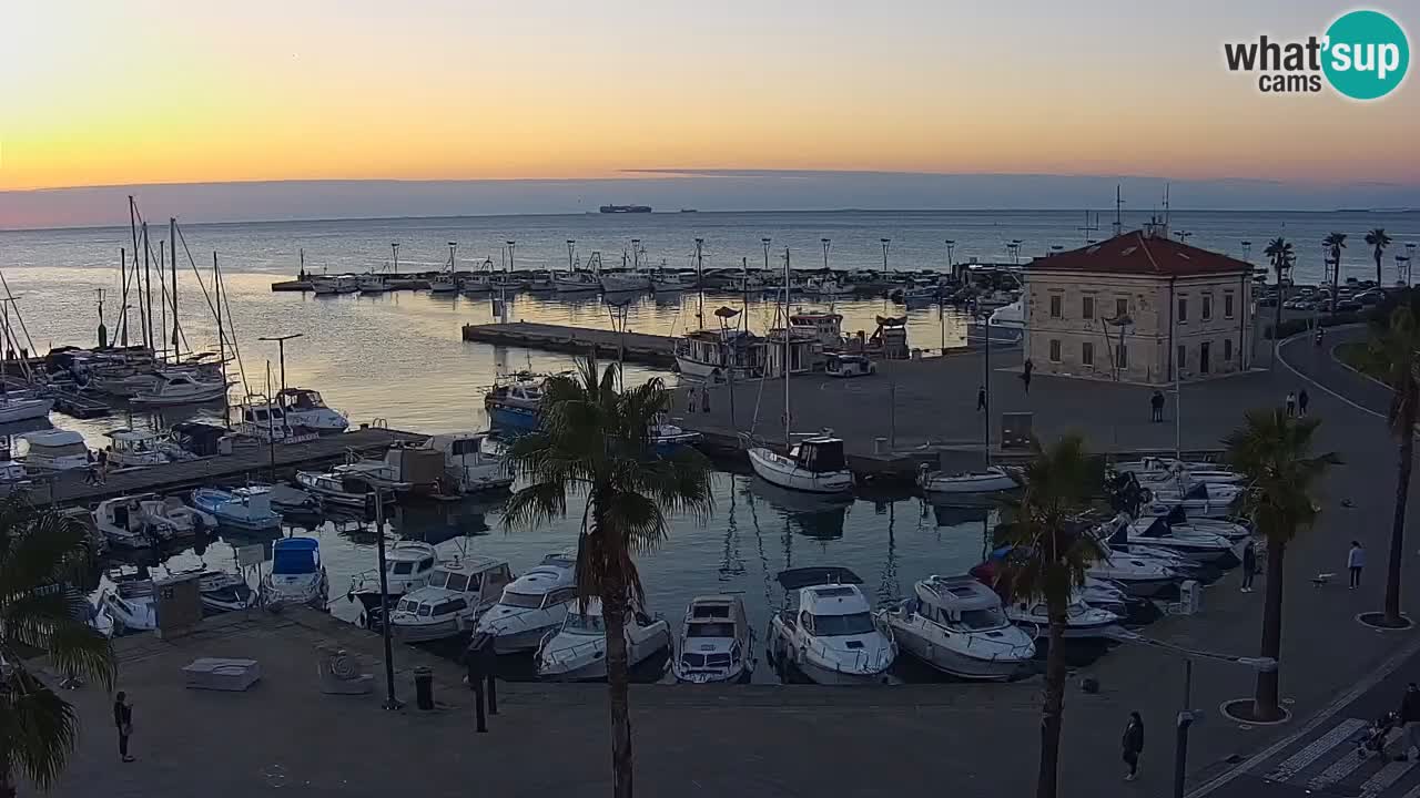 Webcam Koper – Panorama of the marina and promenade from the Grand Hotel Koper