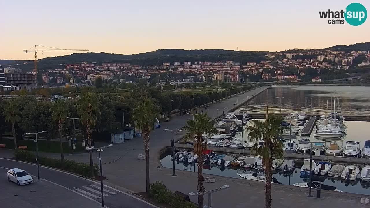 Spletna kamera Koper – Panorama na marino in promenado s Hotela Grand Koper