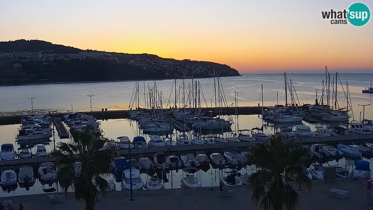 Camera en vivo Koper – puerto deportivo y paseo marítimo desde el Hotel Grand Koper