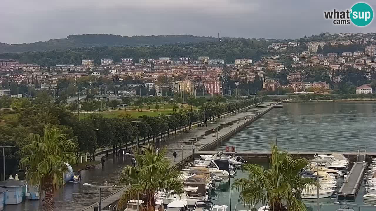 Webcam Koper – Panorama des Jachthafens und der Promenade vom Hotel Grand Koper