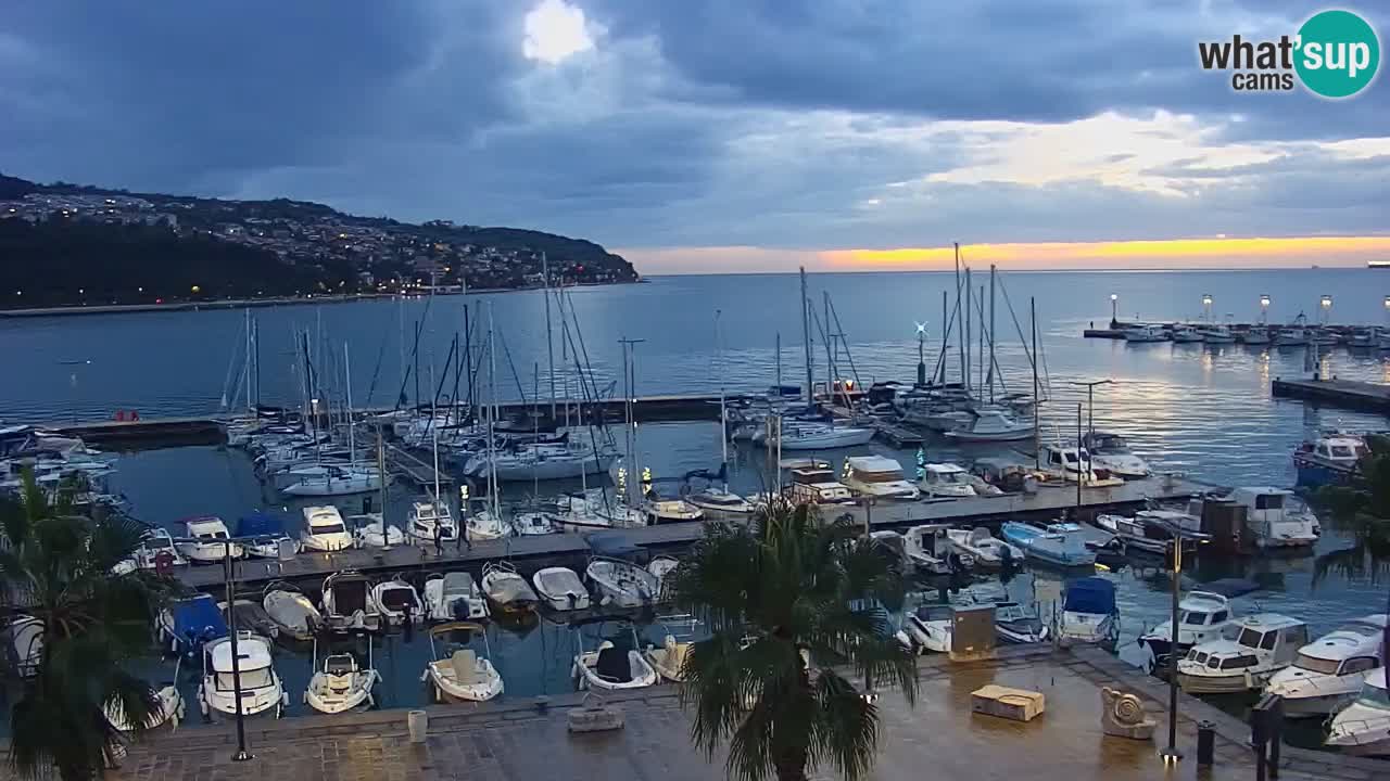 Spletna kamera Koper – Panorama na marino in promenado s Hotela Grand Koper