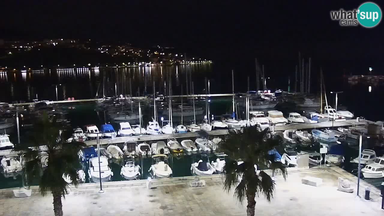 Spletna kamera Luka Koper v živo – Potniški terminal in tovorno pristanišče – Slovenija