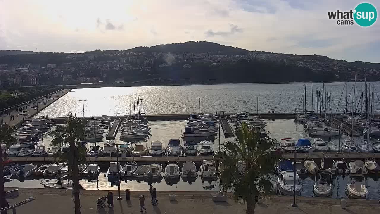 Webcam Koper – Panorama des Jachthafens und der Promenade vom Hotel Grand Koper