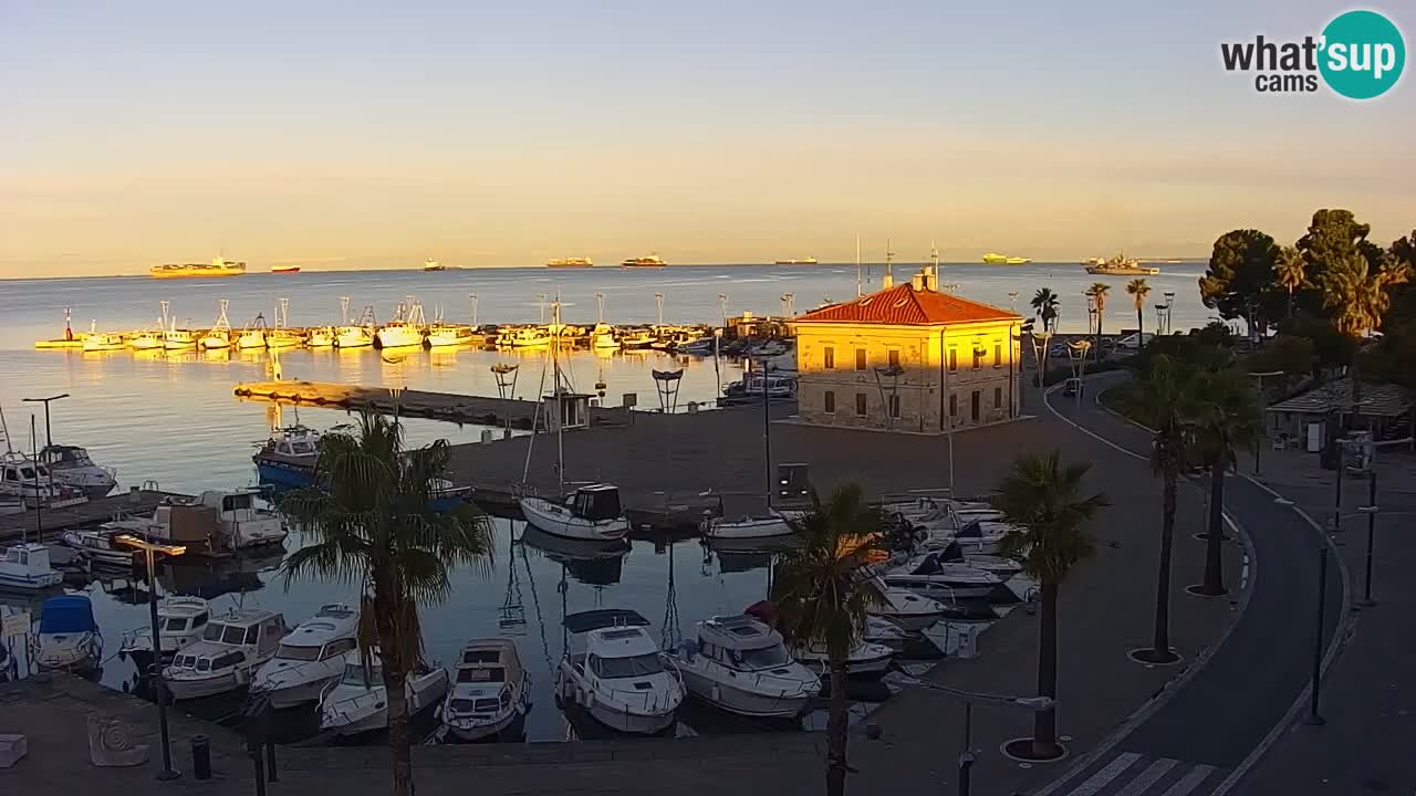 Web kamera Koper – marina i promenada – hotel Grand Koper