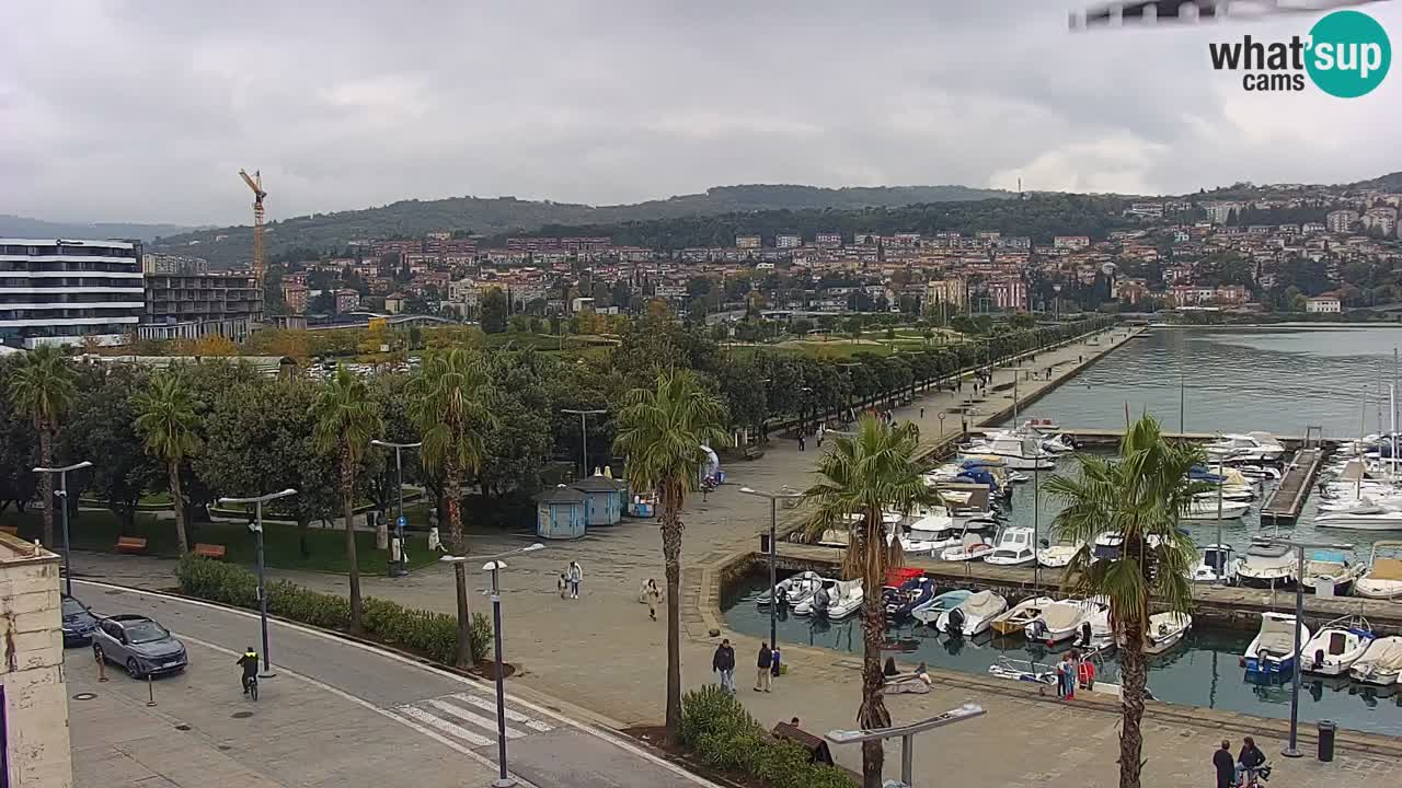 Webcam Koper – Panorama des Jachthafens und der Promenade vom Hotel Grand Koper
