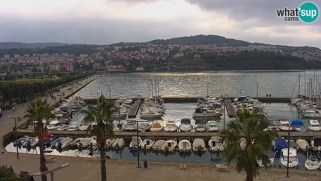 Webcam Koper – Panorama des Jachthafens und der Promenade vom Hotel Grand Koper