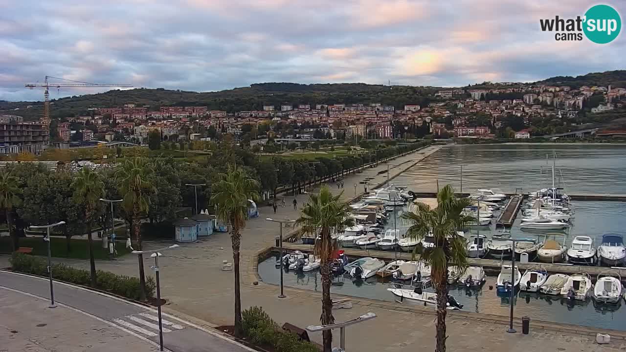 Webcam Koper – Panorama des Jachthafens und der Promenade vom Hotel Grand Koper