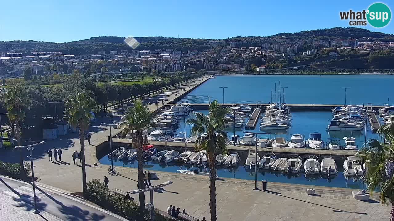 Webcam Koper – Panorama des Jachthafens und der Promenade vom Hotel Grand Koper