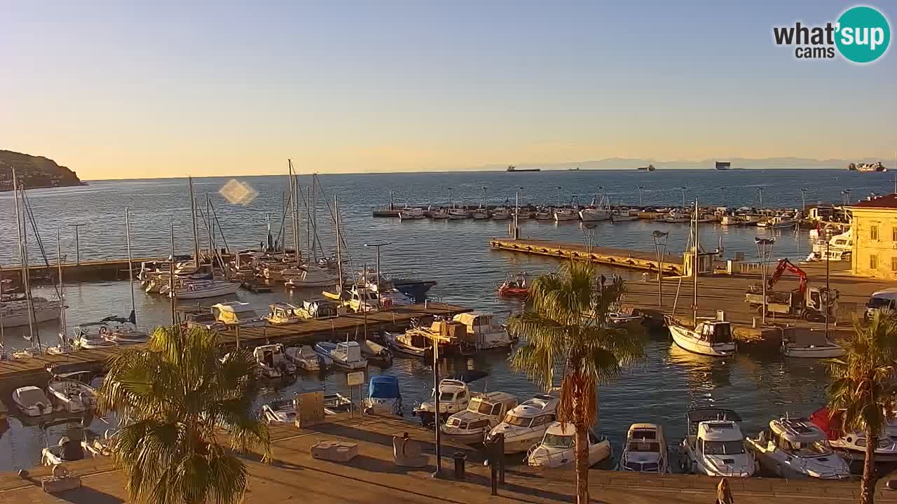 Spletna kamera Koper – Panorama na marino in promenado s Hotela Grand Koper