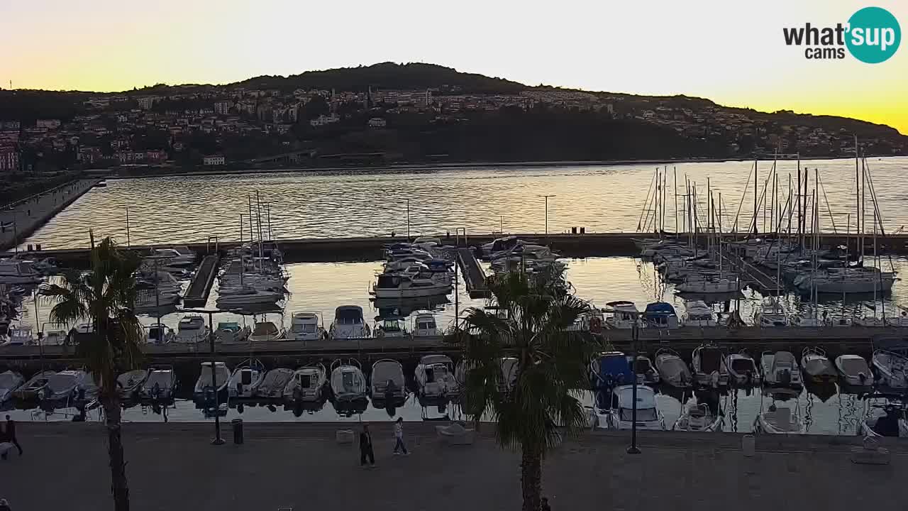 Spletna kamera Koper – Panorama na marino in promenado s Hotela Grand Koper