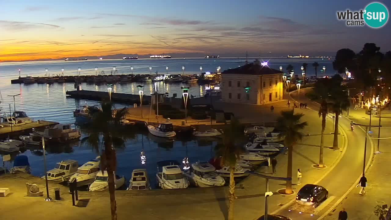Webcam Koper – Panorama des Jachthafens und der Promenade vom Hotel Grand Koper