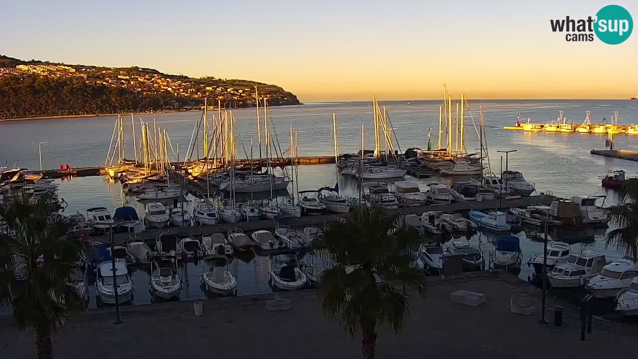 Camera en vivo Koper – puerto deportivo y paseo marítimo desde el Hotel Grand Koper