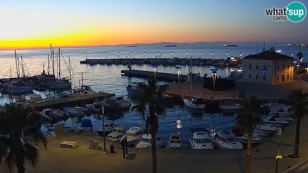 Webcam Koper – Panorama of the marina and promenade from the Grand Hotel Koper