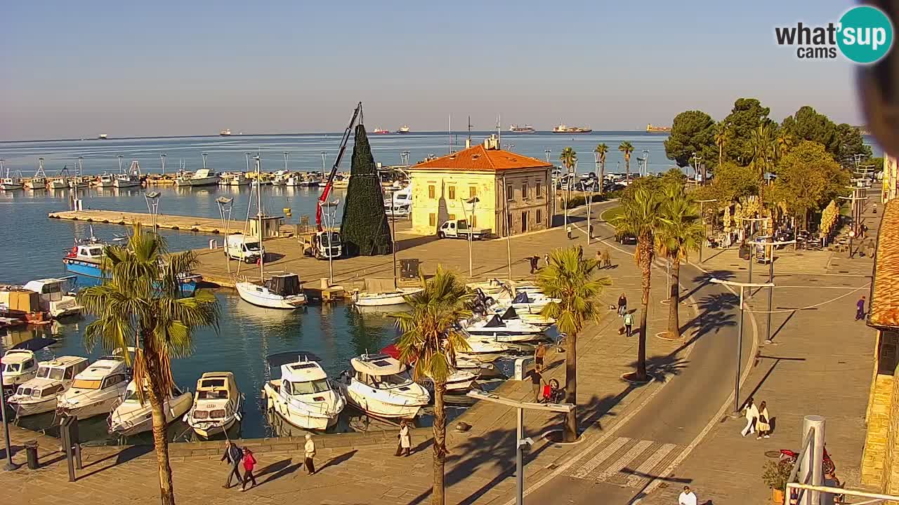 Webcam Koper – Panorama des Jachthafens und der Promenade vom Hotel Grand Koper