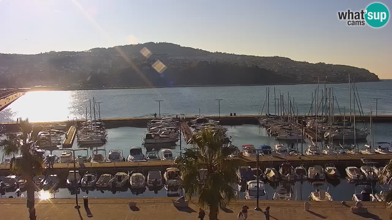 Webcam Koper – Panorama des Jachthafens und der Promenade vom Hotel Grand Koper
