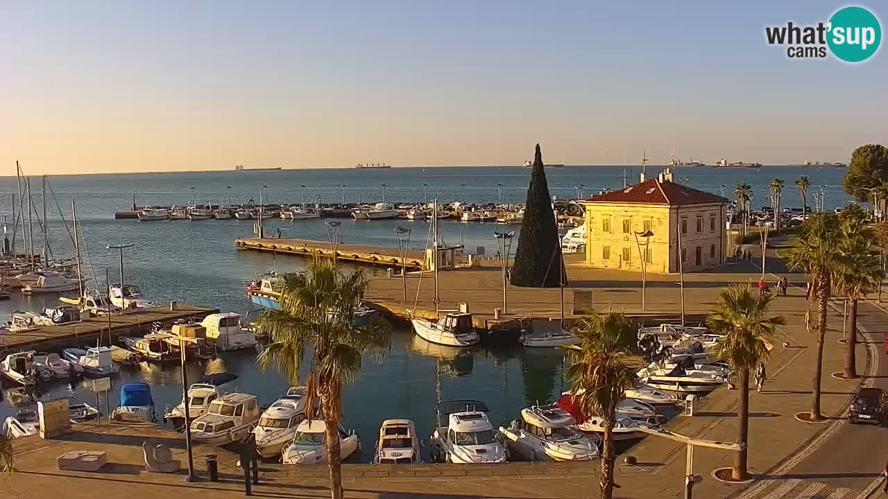 Webcam Koper – Panorama des Jachthafens und der Promenade vom Hotel Grand Koper
