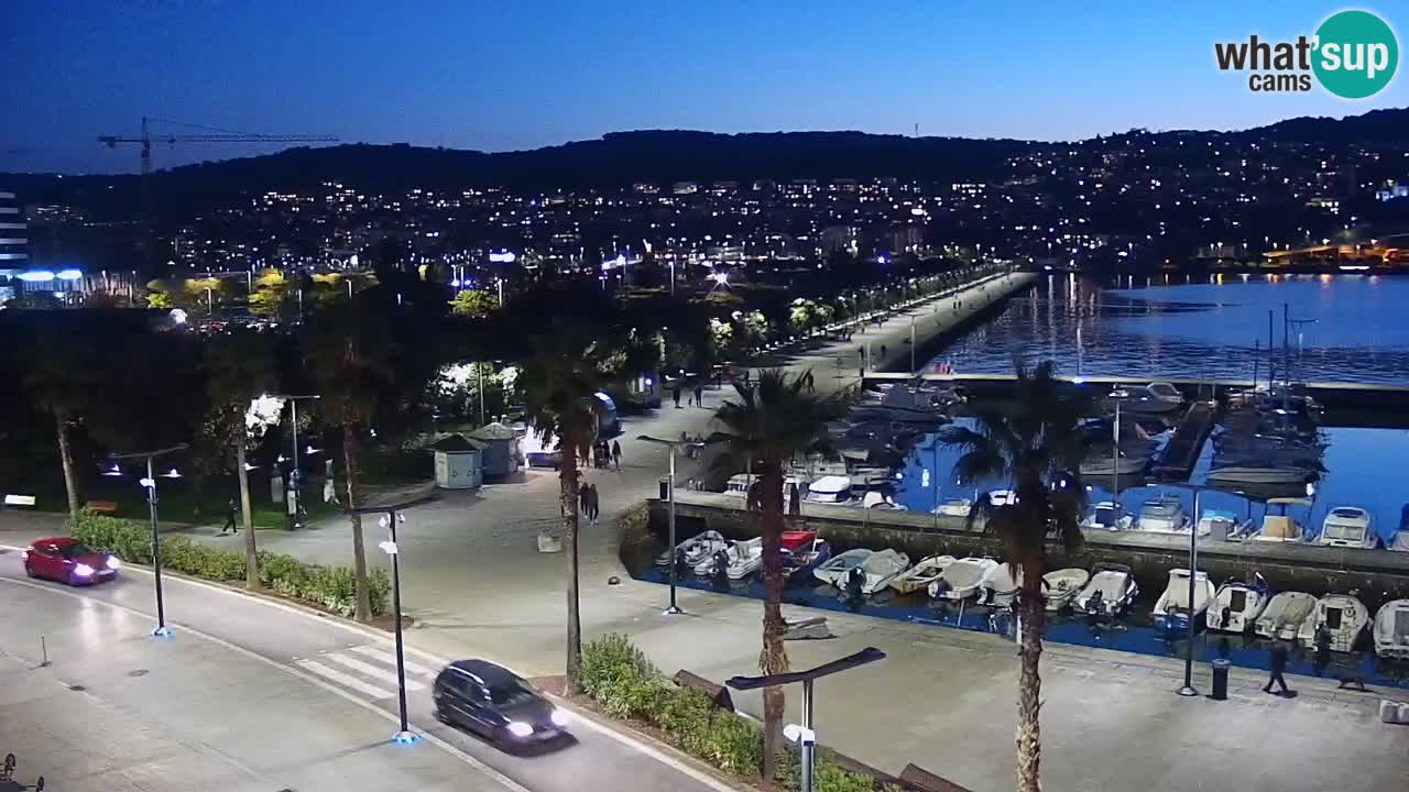 Webcam Koper – Panorama des Jachthafens und der Promenade vom Hotel Grand Koper