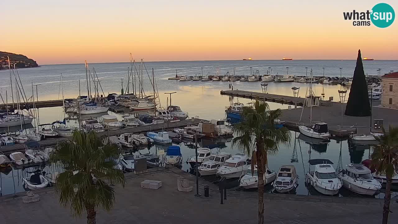 Webcam Koper – Panorama des Jachthafens und der Promenade vom Hotel Grand Koper