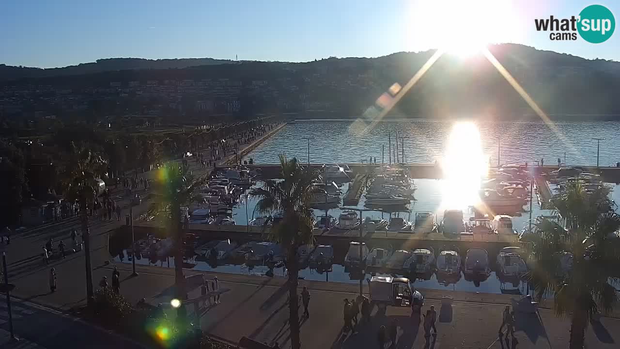 Webcam Koper – Panorama des Jachthafens und der Promenade vom Hotel Grand Koper