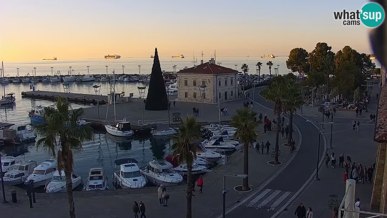 Webcam Koper – Panorama of the marina and promenade from the Grand Hotel Koper