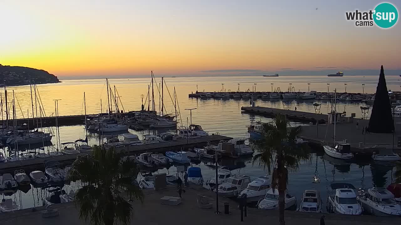Spletna kamera Koper – Panorama na marino in promenado s Hotela Grand Koper