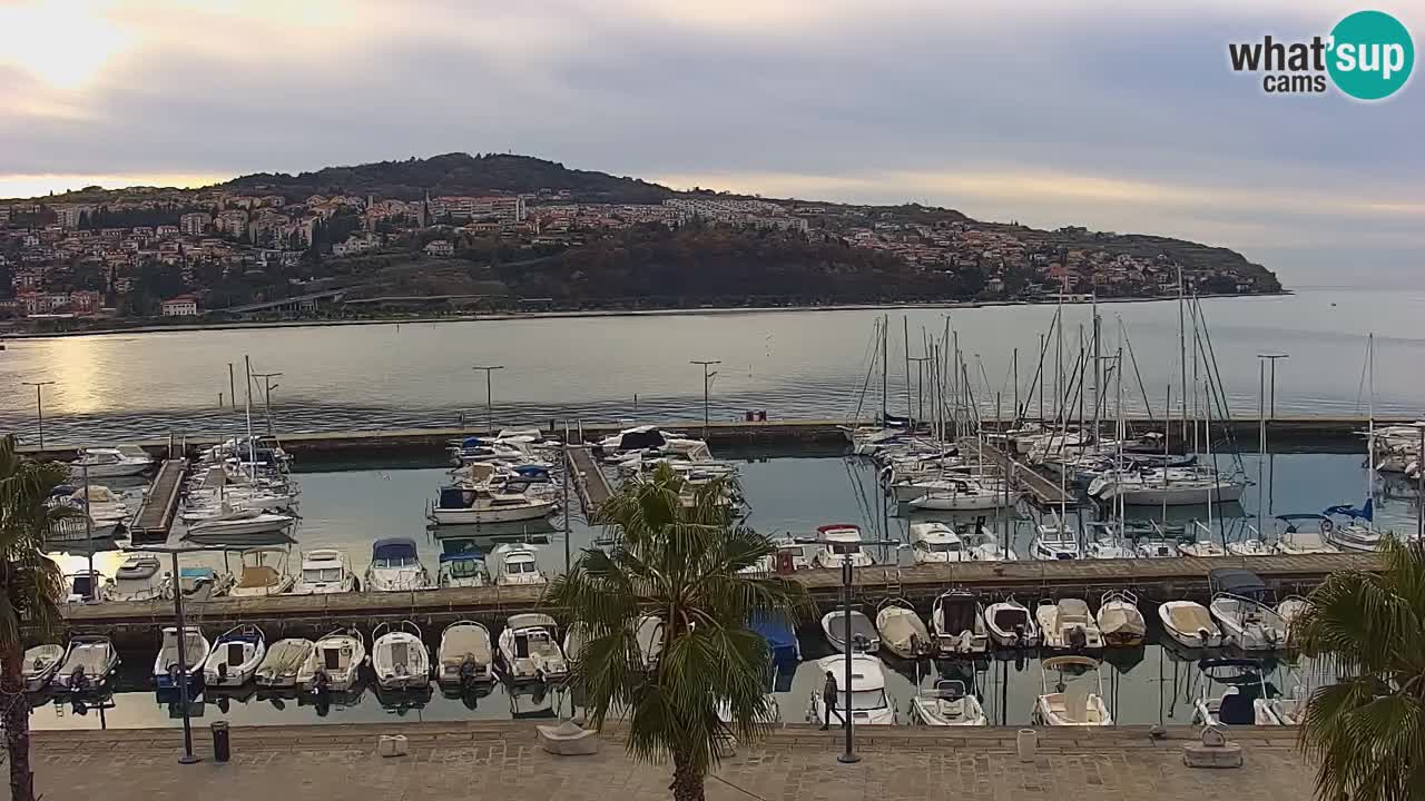 Webcam Koper – Panorama des Jachthafens und der Promenade vom Hotel Grand Koper