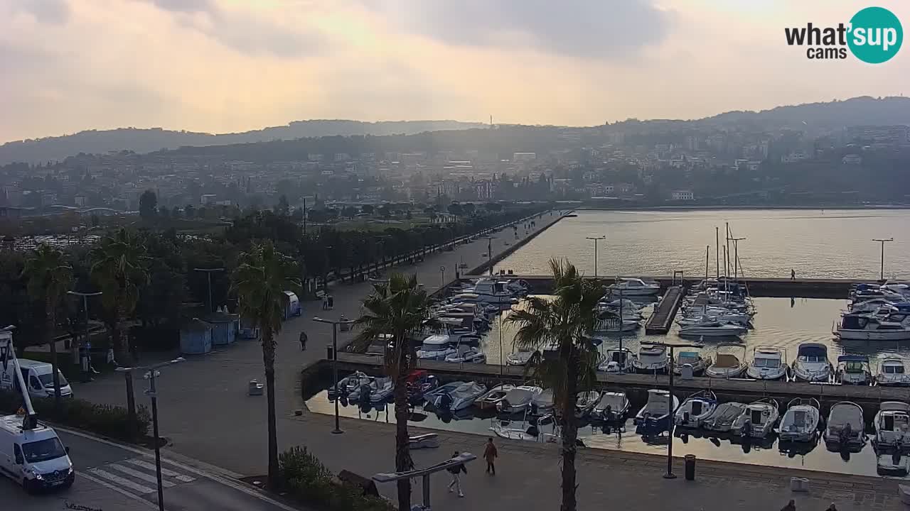Webcam Koper – Panorama de la marina et de la promenade depuis le Grand Hotel Koper