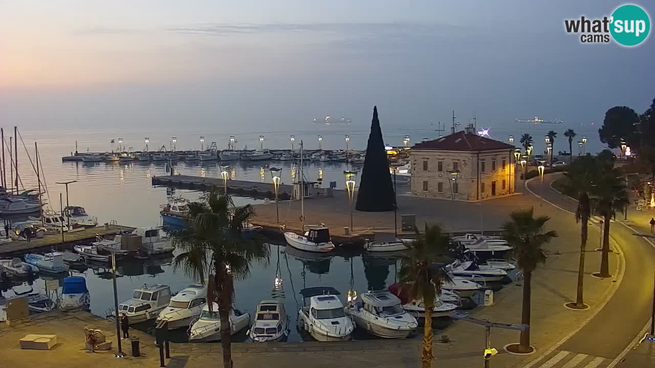 Spletna kamera Koper – Panorama na marino in promenado s Hotela Grand Koper