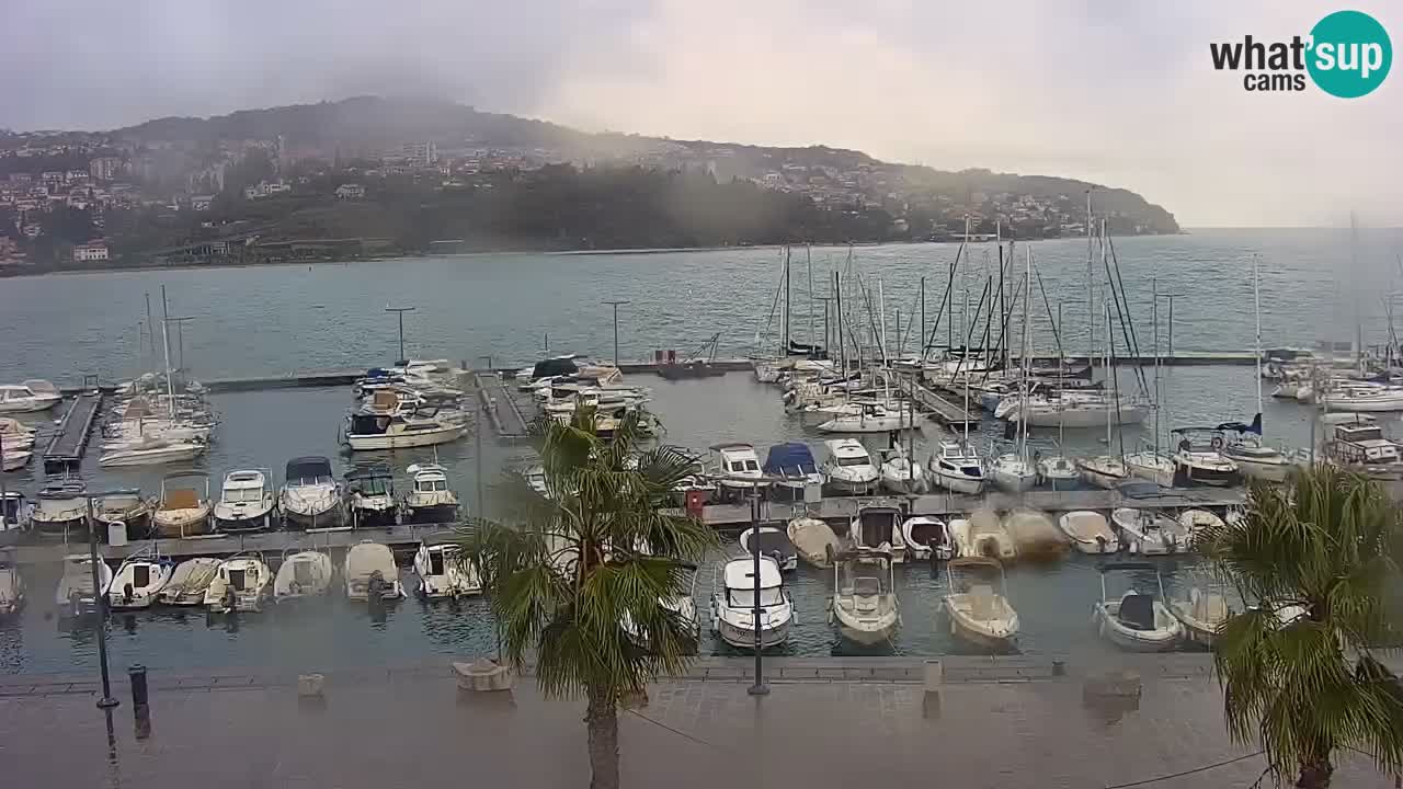 Webcam Koper – Panorama des Jachthafens und der Promenade vom Hotel Grand Koper