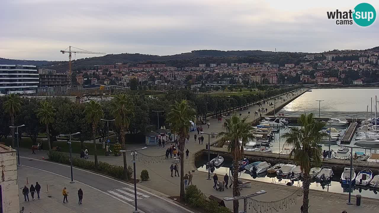 Webcam Koper – Panorama des Jachthafens und der Promenade vom Hotel Grand Koper