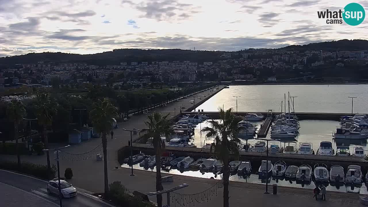 Spletna kamera Koper – Panorama na marino in promenado s Hotela Grand Koper
