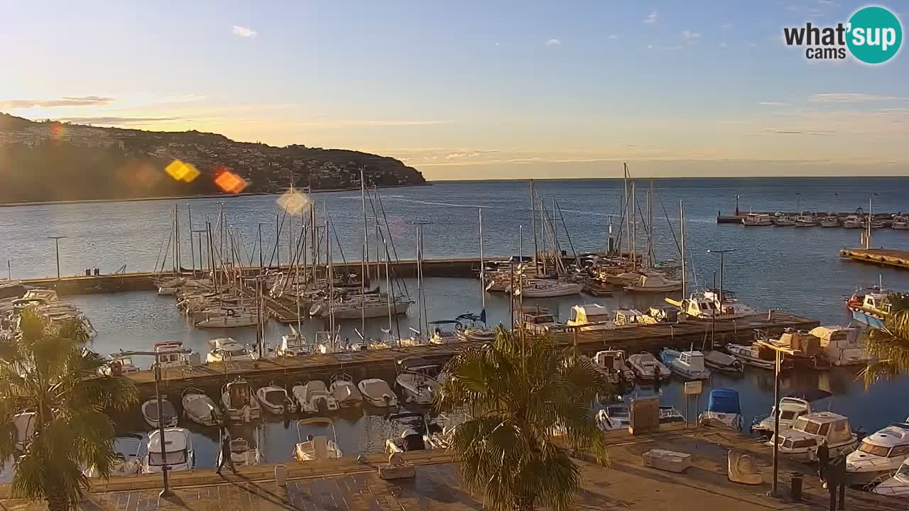 Webcam Koper – Panorama des Jachthafens und der Promenade vom Hotel Grand Koper