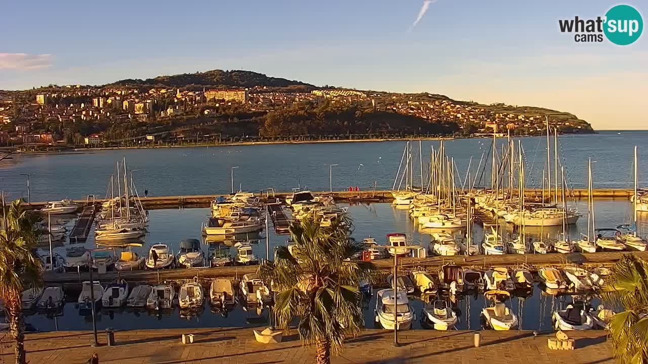 Webcam Koper – Panorama des Jachthafens und der Promenade vom Hotel Grand Koper