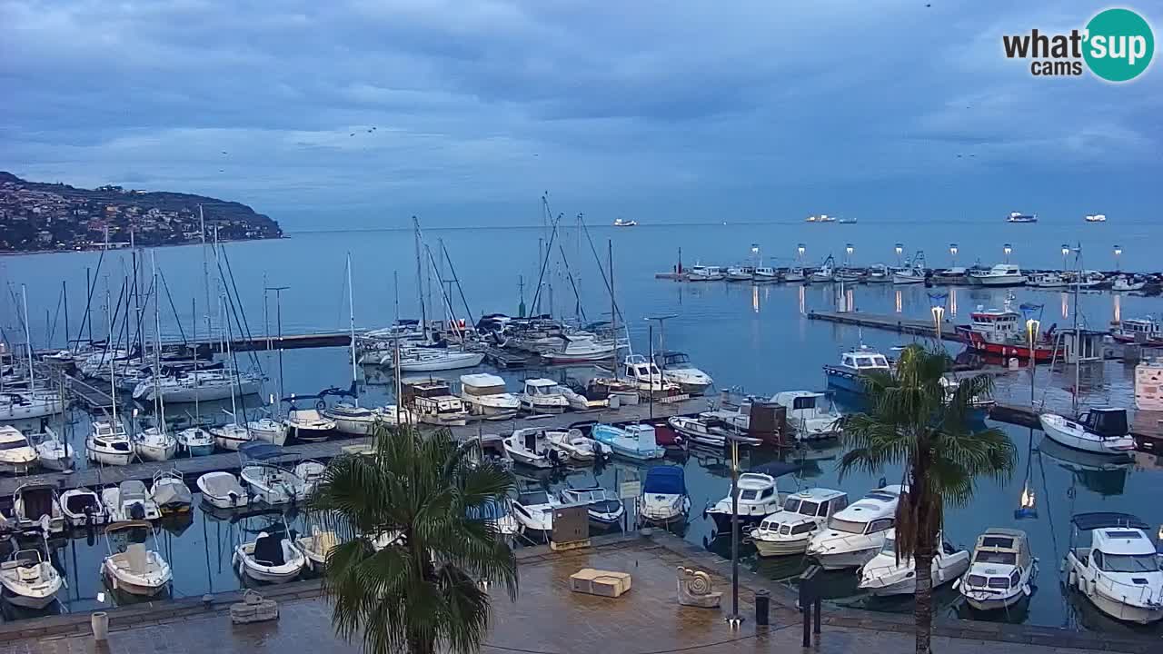 Spletna kamera Koper – Panorama na marino in promenado s Hotela Grand Koper